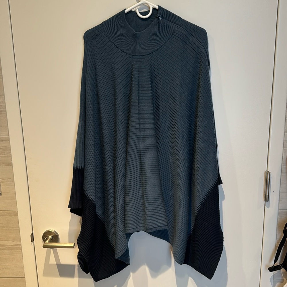 Lululemon on the go poncho